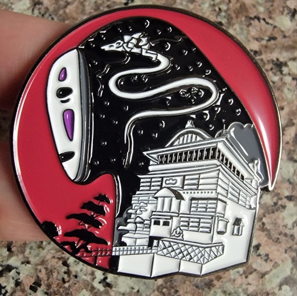 LARGE Spirited Away No Face Kaonashi Bathouse Design Enamel Pin - Picture 1 of 3
